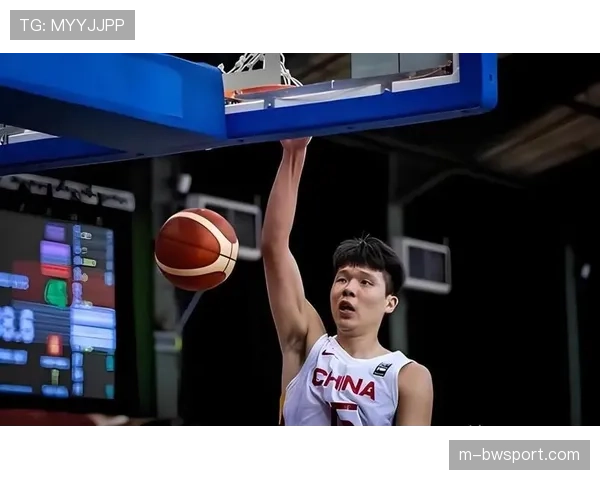 【2026年4月CBA联赛阶段性复盘·赛中·特写杨瀚森关键封盖锁定胜局，青岛国信水产主场险胜广州龙狮